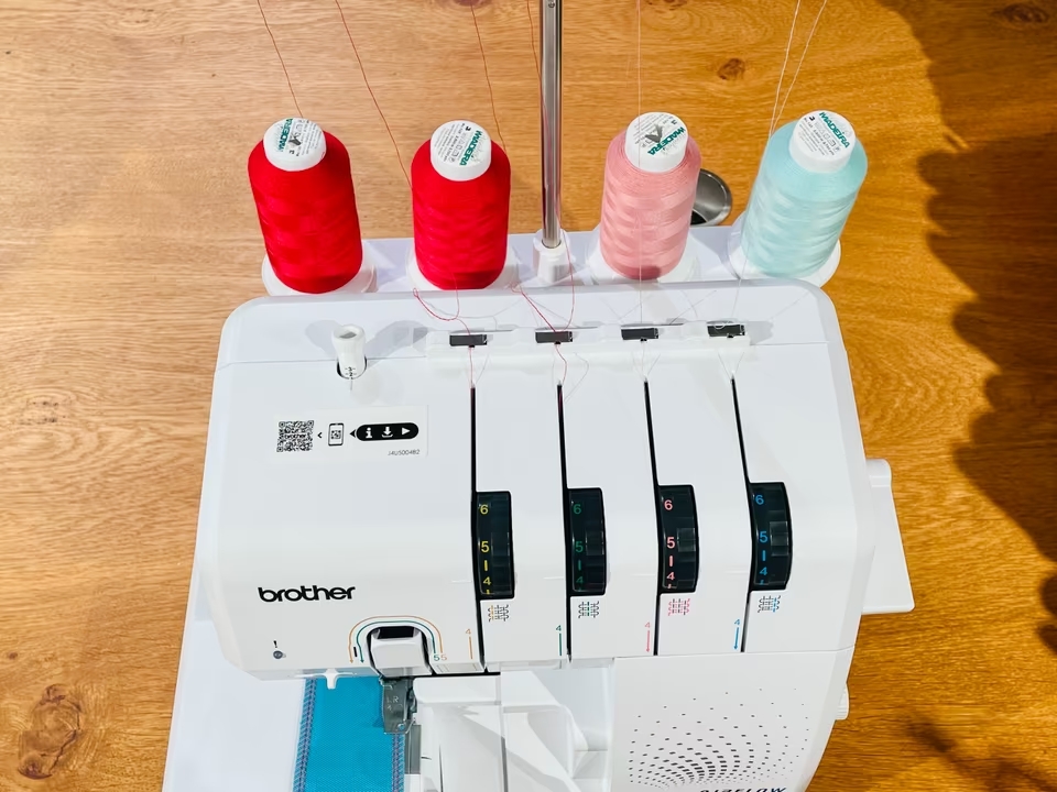 Brother Overlock Airflow 3000 + Madeira Garnbox - Gebrauchtmaschine