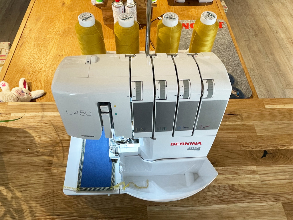 BERNINA L 450 Overlock - Vorführmodell mit Sonderzubehör