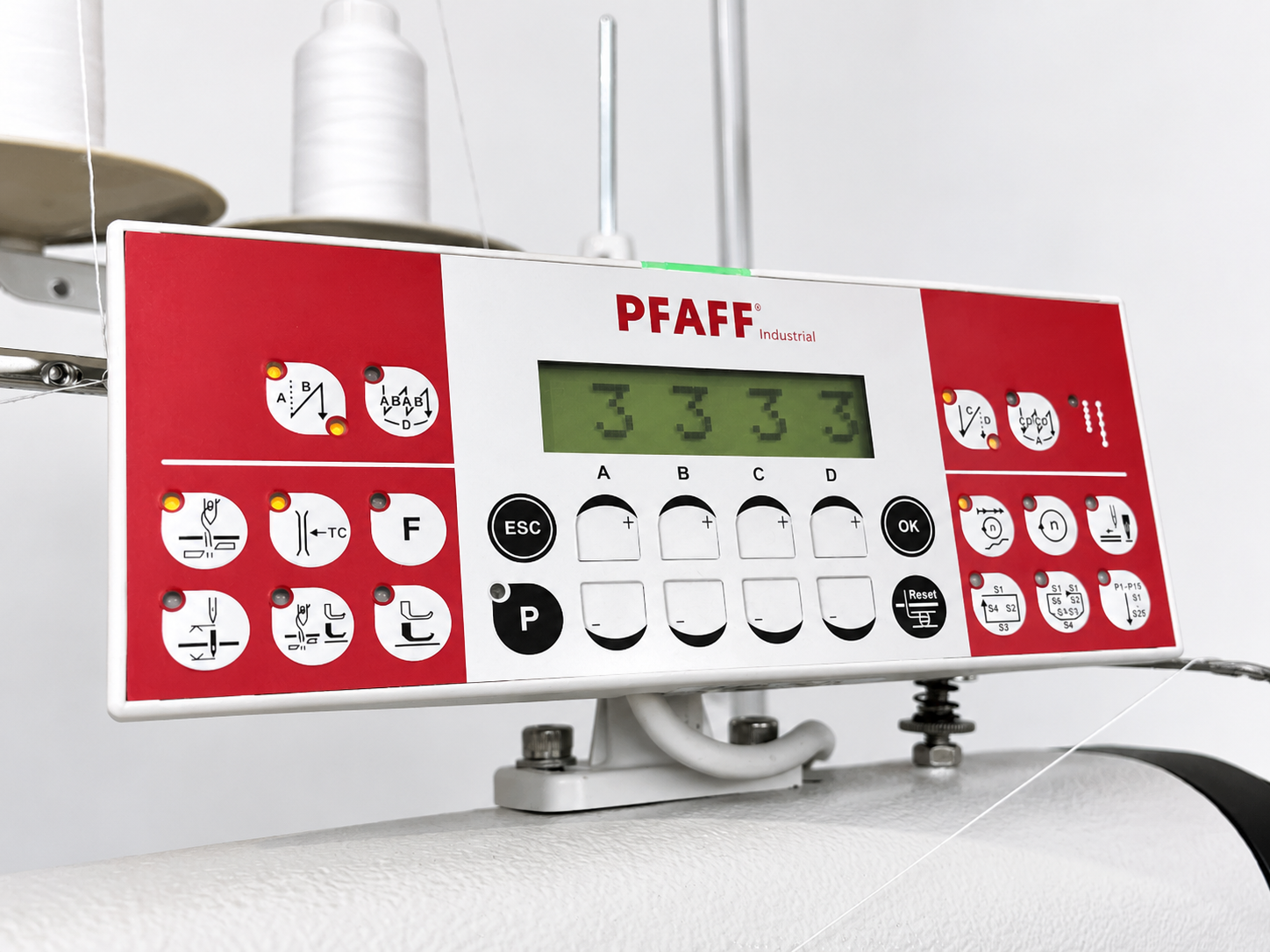 PFAFF 2081 – Leistungsstarker Schnellnäher mit Nadel- und Untertransport