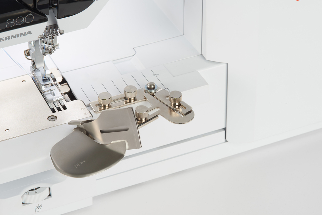 Bernina Doppelfalten-Bandeinfasser #C21 10/36mm für L890 + Zubehörhalter
