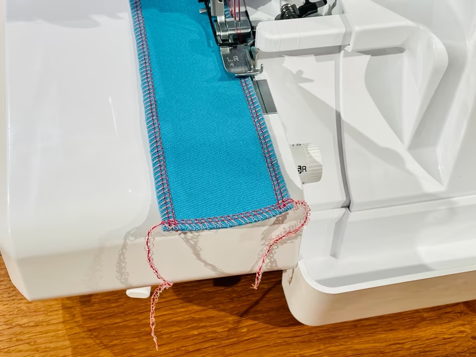 Brother Overlock Airflow 3000 + Madeira Garnbox - Gebrauchtmaschine