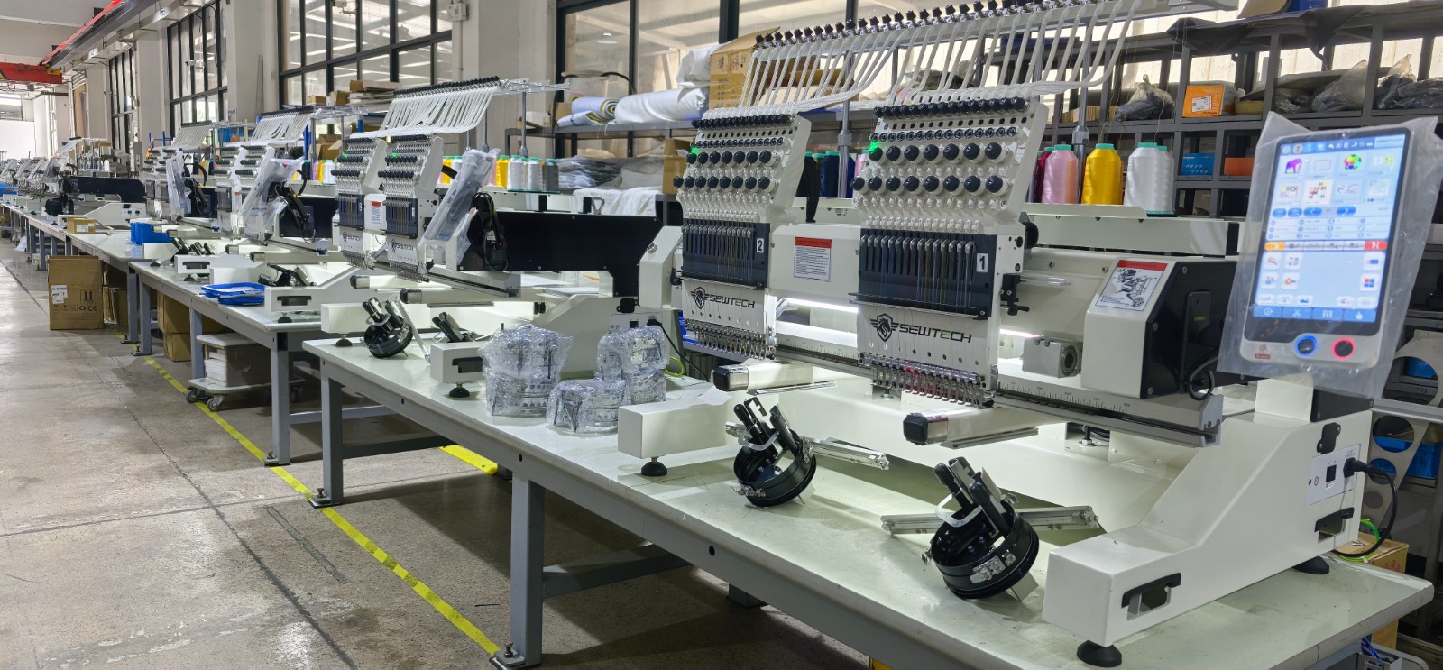 SEWTECH ST-1502 - 2-Kopf 15 Nadel Industrie Stickmaschine