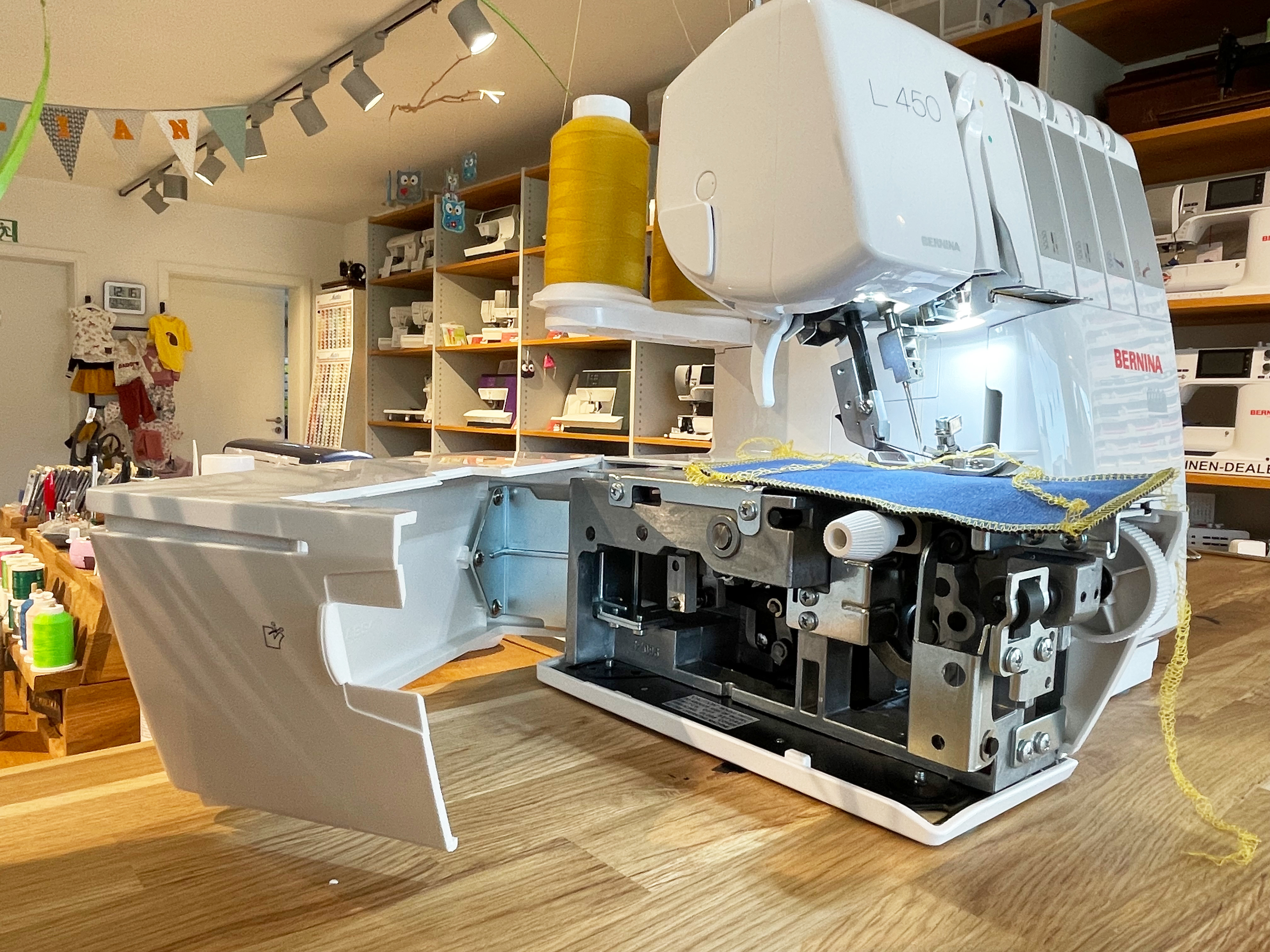 BERNINA L 450 Overlock - Vorführmodell mit Sonderzubehör